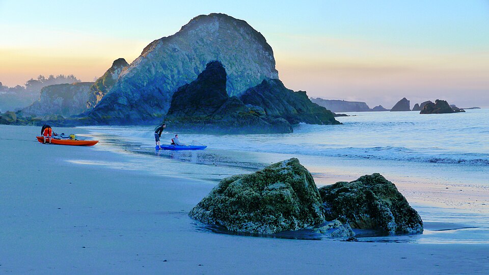 Authentic view of Harris Beach & Chetco Point along the Oregon — Southwest route